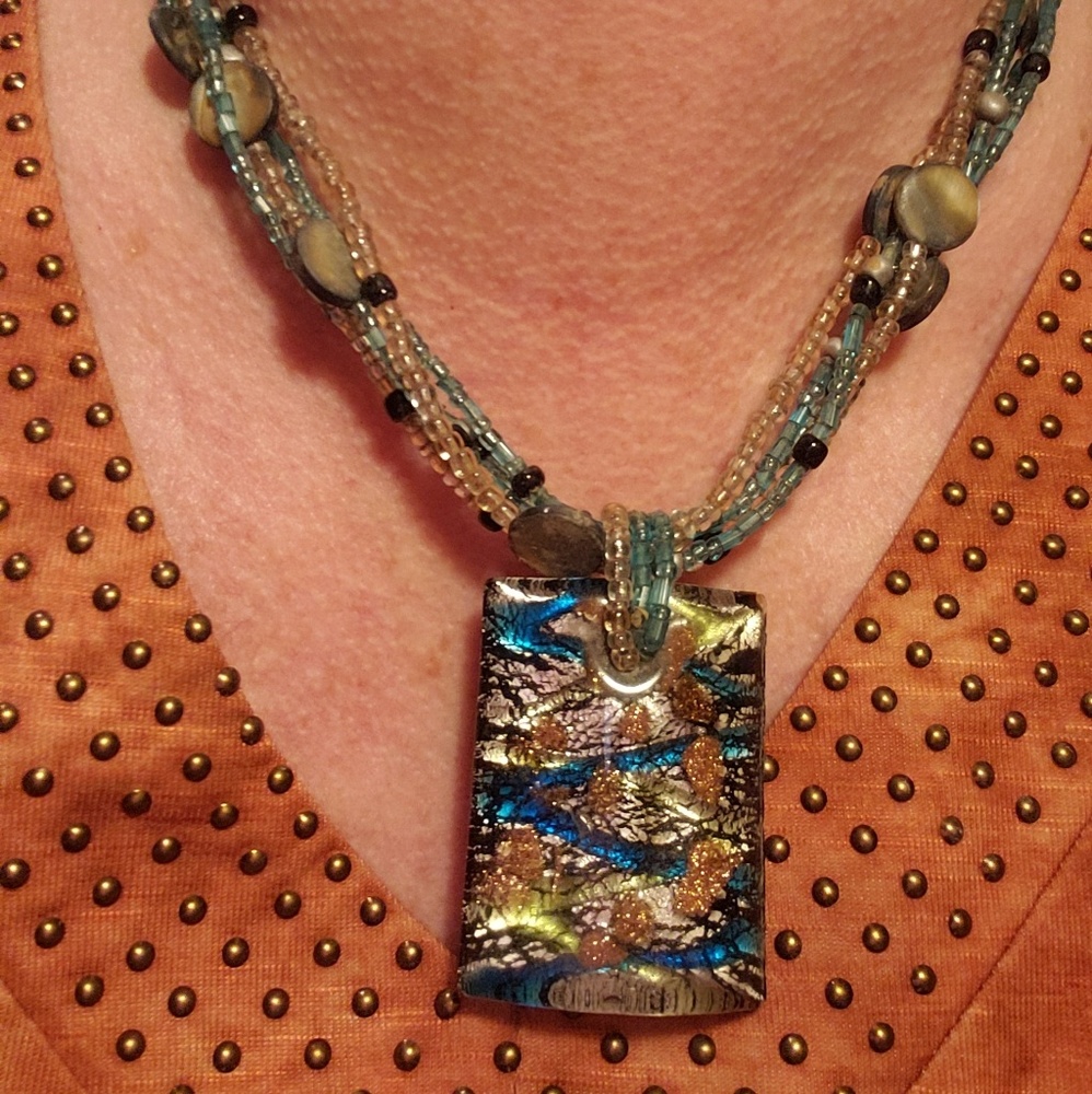 Beautiful Necklace & Matching Earrings - Picture 3 of 6